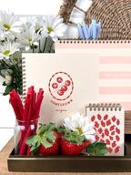 Carnet de notes motif fraise 3x4 pouces, reliure spirale métallique, pages blanches non lignées, 65 pages