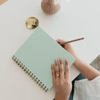 Agenda quotidien Mindful Productivity non daté 90 jours, couverture unie avec feuille d'or
