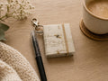 Mini carnet de notes autocollant vintage 2 pouces avec stylo Dark Academia Bee Script